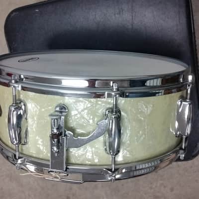 Slingerland Hollywood Ace 5.5x14" 8-Lug Snare Drum 1960s White Marine Pearl image 6