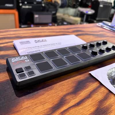 Akai LPD8 MKII MIDI Pad Controller 2022 - Present - Black image 2