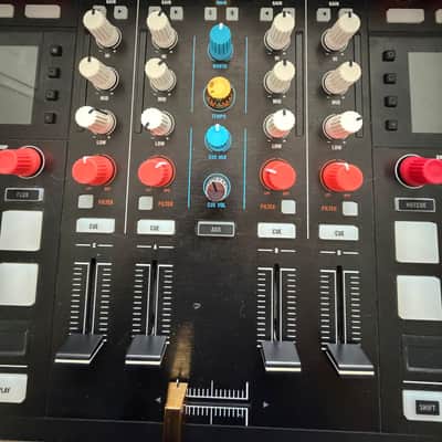 Native Instruments Traktor Kontrol S5 2010s - Black W/Flight Case image 7