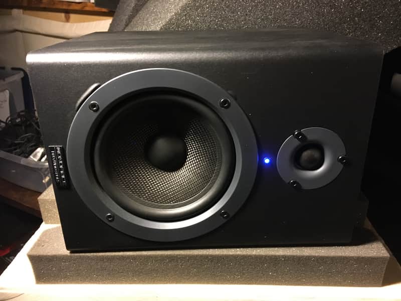 Monoprice 605 500 PRO AUDIO SERIES Powered Monitor 2015 black image 1