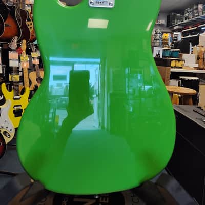 Squier Sonic Bronco MN WPG FSR Short Bass Guitar - Lime Green image 2