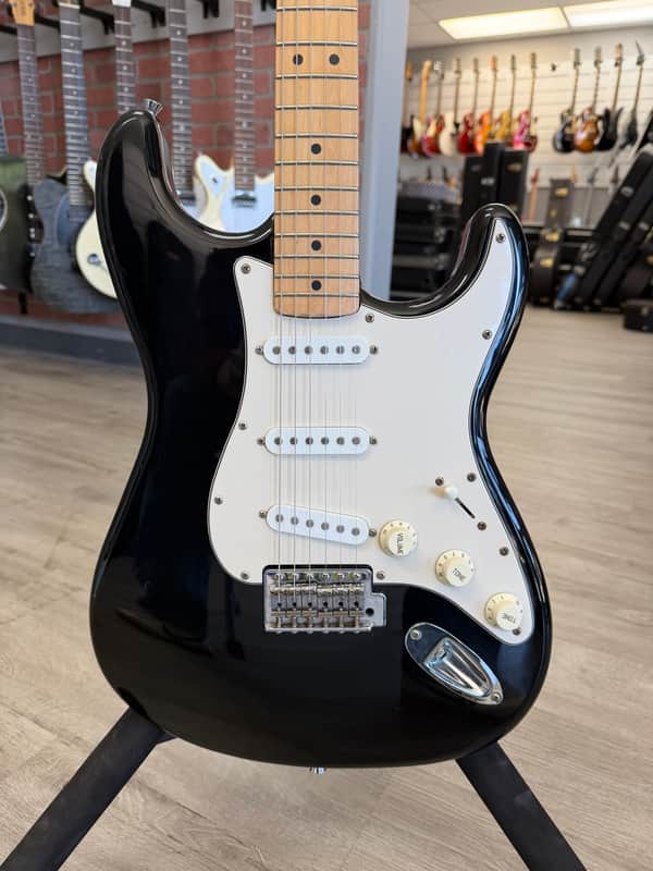 Fender MIM/Squier SE Stratocaster image 1