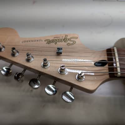 Squier Paranormal Toronado 2022, 3-Color Sunburst image 10