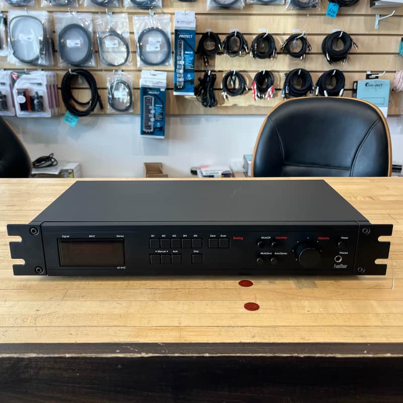 Hafler DH-330 FM Stereo Tuner image 1
