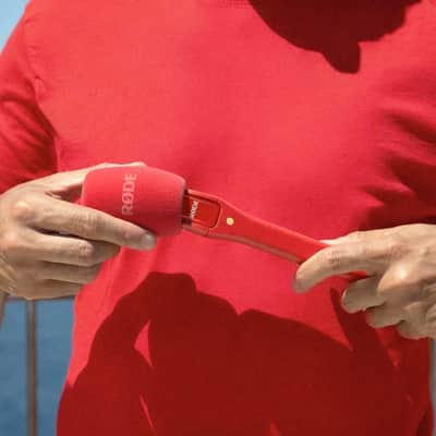 Rode Wireless Micro Microphone Kit (USB-C, Red) with Red Interview Micro Handheld Adapter image 9