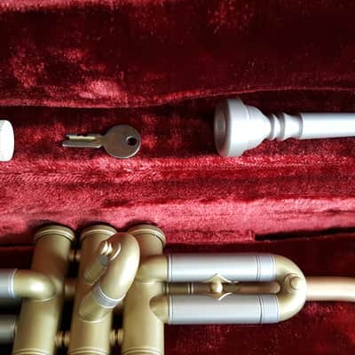 Reconditioned Silvertone Artist trumpet w/vintage case image 5