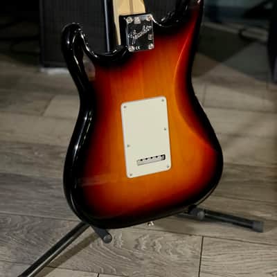 Fender American Performer Stratocaster HSS, Rosewood Fretboard, 3 Tone Sunburst image 6