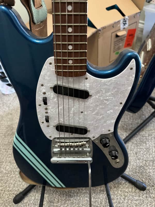 Fender Competition Mustang® (Limited Edition) (2002), Rosewood Fingerboard, Lake Placid Blue 2002 - Gloss Polyurethane