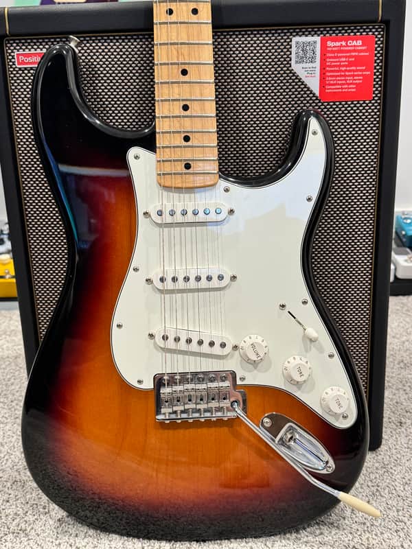 Fender Standard Stratocaster with Maple Fretboard 2006 - 2017 - Brown Sunburst image 1