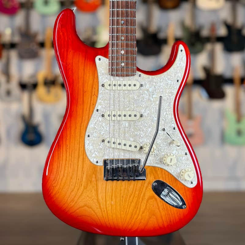 Fender American Deluxe Stratocaster Ash 2004 - 2010 | Reverb Canada