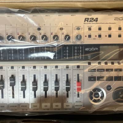 Zoom R24 24-Track Digital Multitrack Recorder Interface Controller Sampler image 2