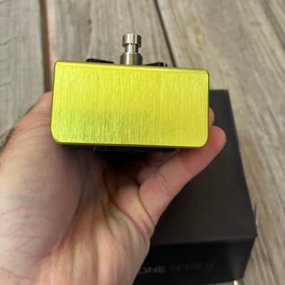 Source Audio Vertigo Tremolo electric guitar pedal with box 2010s - Green image 9