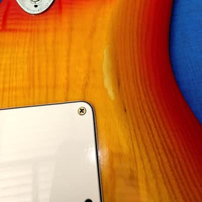 Fender Stratocaster with Maple Fretboard 1978 - 1981 - Sunburst image 4