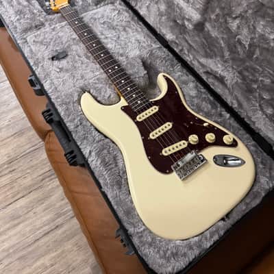 Fender American Professional II Stratocaster with Rosewood Fretboard 2020 - Present - Olympic White image 1