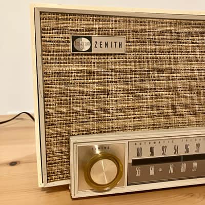 Zenith K725 AM/FM Tube Radio 1961 Bild 2