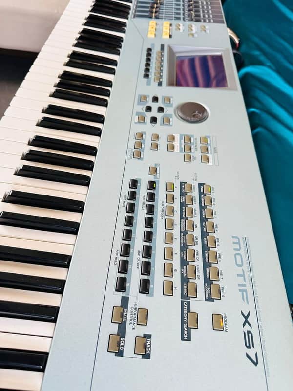 Yamaha Motif XS 7 Production Synthesizer 2000s - Gray image 1
