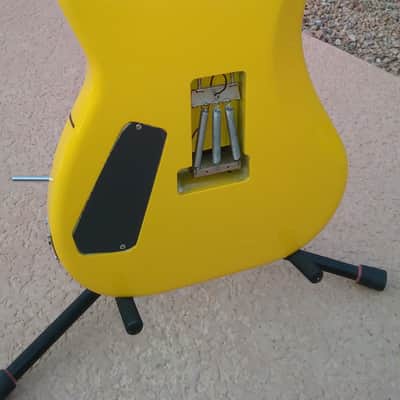 Early 1980's Kramer Focus 1000 | Black Splatter on Yellow | Like New Road Runner Hardshell Case image 5