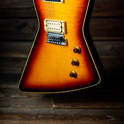1982 Hamer Standard w/very rare sustain block tremolo. 4 digit serial and very clean image 5