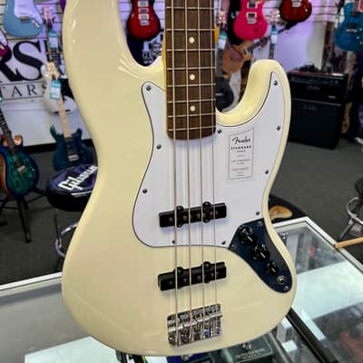 Fender Standard Jazz Bass, Laurel Fingerboard, White Pickguard, Olympic White image 2