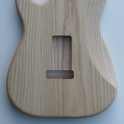 AMERICAN MADE STRAT CLASSIC STYLE BODY - RIGHT HANDED - ASH 1337 image 2