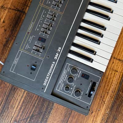 Elektronika EM-25 - Vintage Soviet Synth image 2