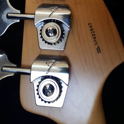 Fender Fender Left-Handed Standard Precision 4 String Bass 3-Tone Sunburst w/Case 1999-2000 3 Tone Sunburst image 3
