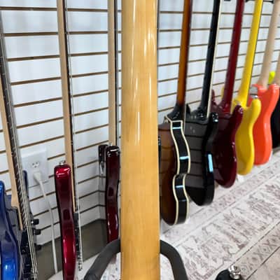 Squier Classic Vibe Bass VI - 3-Color Sunburst image 6
