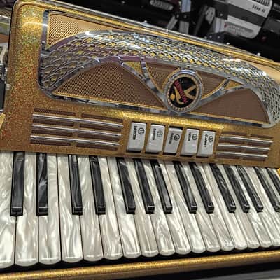 Hohner Anacleto Latino III 48 Bass 5 Switch Piano Accordion-Gold image 3