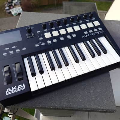 Akai Advance 25 Keyboard Controller 2010s - Black image 2