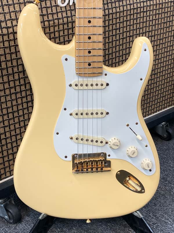 Fender Limited Edition American Professional Stratocaster 2018 - Vintage White/Gold Hardware