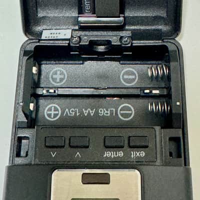 2x Shure AD1-G57 Axient Digital Wireless Bodypack Transmitters with TA4 Connector (G57: 470 to 616 MHz) image 7