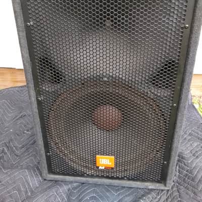 JBL Mpro 215 2010 - Gray carpet image 2