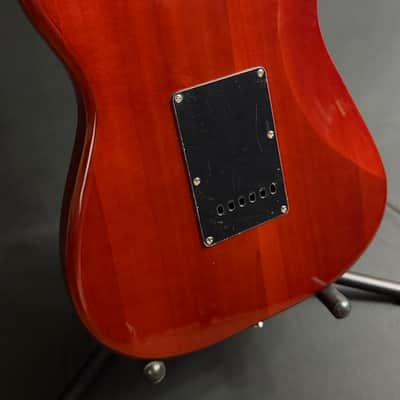 Squier Classic Vibe 70's Stratocaster HSS Electric Guitar Walnut Finish imagen 11