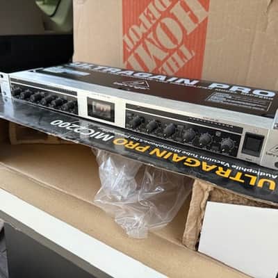 BEHRINGER アンプ ULTRAGAIN PRO MIC2200 Behringer MIC2200 Ultragain Pro 2-Channel Tube Mic Preamp