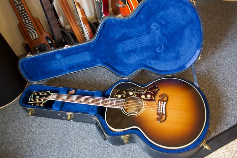 Gibson J-200 Standard