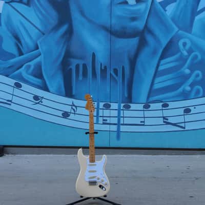 Fender Jimi Hendrix Artist Series Signature Stratocaster 2015 - Present - Olympic White image 5