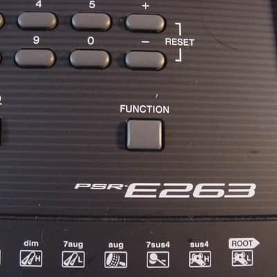 Yamaha PSR-E263 61-Key Portable Keyboard 2017 - Present - Black image 13