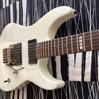 ESP  M-II SNOWHITE 2010 - EMG’S image 3