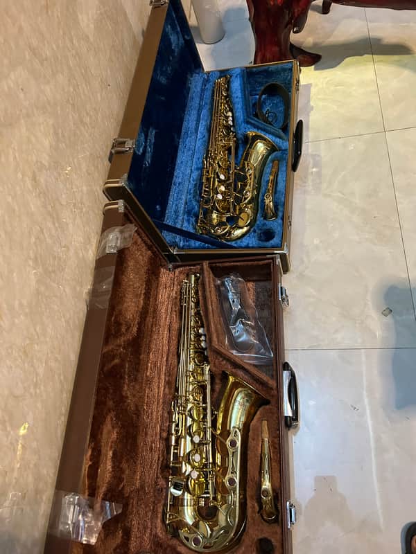 Yamaha Yas 32 and Yas 34. Lots of two saxes 1980s - Lacquered image 1