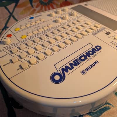 Suzuki OM-108 Omnichord Reissue 2024 - Present - White image 3