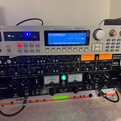 Akai S3000XL MIDI Stereo Digital Sampler 1996 - White