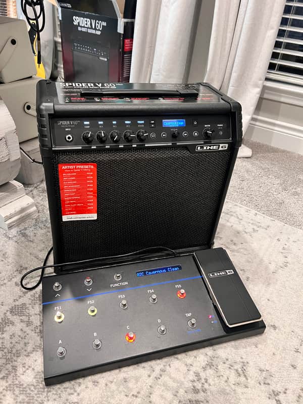 Line 6 Spider V 60 MkII 60-Watt 1x10" Digital Amp with FBV 3 Foot Controller