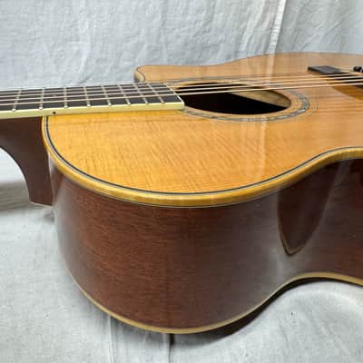 Larrivee 05 Select Series OMV-05 omv05 Single Cutaway Acoustic Guitar with Case -- *Split in Top / Cracks* image 22
