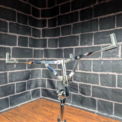 Double‑Braced Snare Drum Stand • Chrome • Stable • Like‑New • 17"–22" Basket Height image 4