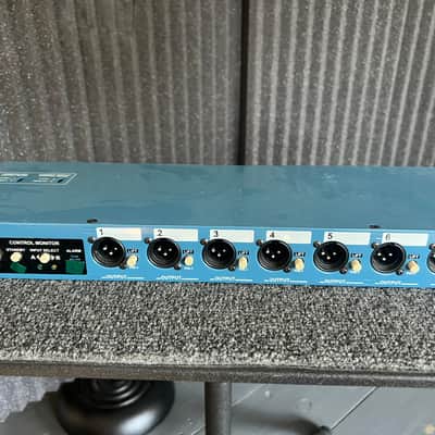 Radial SW8 2010s - Blue image 2