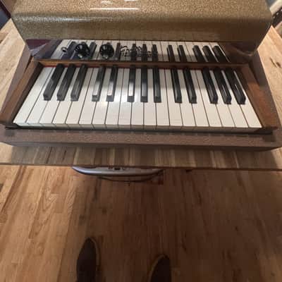 Fender Rhodes 32-Key Keyboard/Synth – Rare Sparkle Gold Finish – Very Good Condition image 4