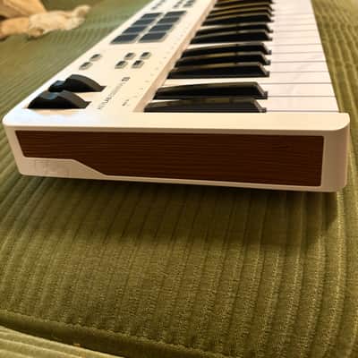 Arturia KeyLab Essential 61 MkIII MIDI Controller 2024 - Present - Alpine White image 2