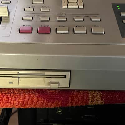 Akai MPC2000 MIDI Production Center 1997 - 2001 - Grey image 3