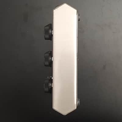 2000s - Vintage Electro-Harmonix Deluxe Electric Mistress Reissue with 24V Adapter 2008 - 2014 - Silver / Black image 8