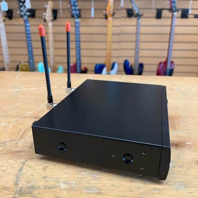 Audio-Technica ATW-R2100a Receiver w/ ATW-T220A Wireless Microphone image 5